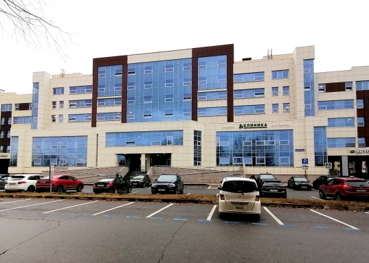 <p><strong>Помещение в новом бизнес-центре по проспекту Ямашева, первая линия!</strong><br /><br /> Помещение общей площадью 189 кв.м., расположенное на втором этаже.</p><p><br /><strong>Локация:</strong><br />   - Центр Ново-Савиновского район города Казани<br />   - первая линия ул. проспекта Ямашева<br />   - второй этаж бизнес центра<br /><br /><strong>О помещении:</strong><br />   - первая линия, вход со стороны улицы;<br />   - 2 этаж;<br />  -  площадь помещения 189 кв.м.;<br />   - круглосуточный доступ;<br />   - вместительная парковка перед зданием;<br />   - предоставляются арендные каникулы;<br />   - арендная плата с включенным НДС<br /> <br />        Помещение расположено в новом здании нового бизнес-центра одной из самых оживленных улиц города, на пересечении с ул. Абсалямова, в шаговой доступности от ул. Чистопольская, ул. Меридианная, Мусина и ул. Бондаренко, по соседству с улицами проспект Ибрагимова, Чуйкова, Короленко.