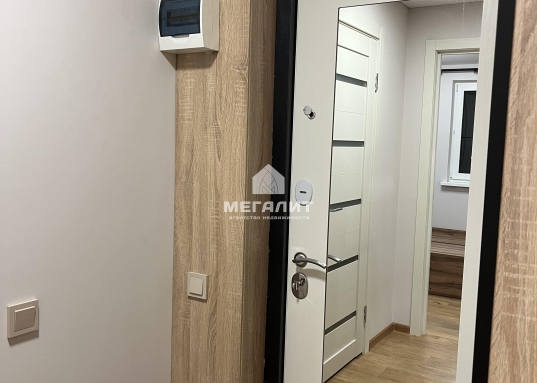 Полностью оборудована для комфортного отдыха за городом.
* Парковка и въезд: Установлены откатные ворота.