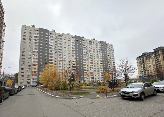 квартиру в ЖК "Светлая долина" - одном из самых востребованных семейных ЖК в Советском районе г. Казани со своей развитой инфраструктурой.<br /><br /><strong>Квартира общей площадью 41,3 м2 расположена на 10 этаже 19-этажного дома полностью готова к комфортному проживанию:</strong><br />- квадратная кухня 9.7 м2 с выходом на застеленную лоджию<br />- комната 17.3 м2 + отдельная гардеробная, благодаря чему в комнате всегда будет порядок<br />- просторный совмещенный санузел с ванной и новым накопительным водонагревателем<br />- по договоренности готовы оставить мебель<br /><br />Современный двор с большой детской площадкой, зоной ворк аута, футбольной и баскетбольной площадкой. <br /><br /><strong>Приобретая эту квартиру Вы получаете больше, чем стены, а именно:</strong><br /><br />1.