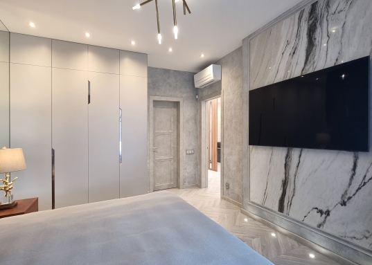 Эта квартира отвечает вашим высоким требованиям. Большая редкость – полное отсутствие минусов, только одни плюсы.<br />Получить любую консультацию, а также договориться о просмотре можно по телефону.