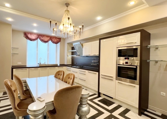 Четырехкомнатная квартира рядом с Казанским Кремлем