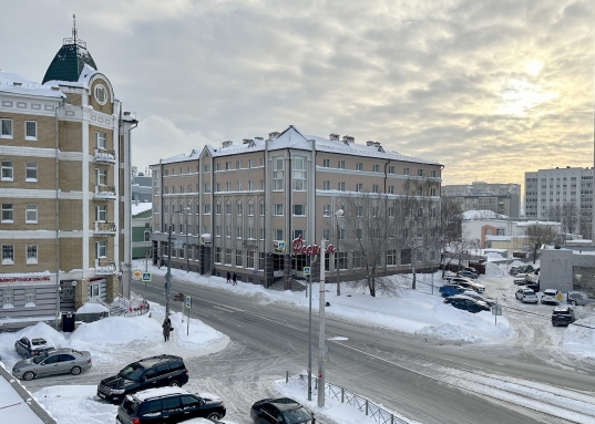 Адрес: ул. Татарстан, дом 7, Количество комнат: 2, Общая площадь: 46.8 м<sup>2</sup>, Жилая площадь: 27.7 м<sup>2</sup>, Площадь кухни: 7.5 м<sup>2</sup>, Этаж: 3/9, Тип дома: Кирпичный