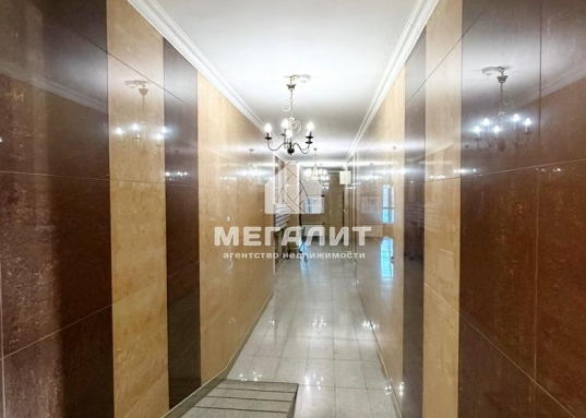 Состоит комплекс из пяти блоков и находится на холме, что делает его заметным с многих точек Казани.