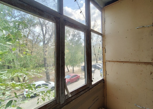 <p>Купить двух комнатную квартиру на 2 этаже 5 этажного дома, расположенную по адресу: г.Казань, Кировский р-н, ул. Кулахметова д. 6.</p><p>Общая площадь квартиры составляет 45,20 кв.м.<br />Комнаты 18,9кв.м. / 13,9 кв.м<br />Кухня 5,5 кв.м<br />Санузел 2,9 кв.м<br />Коридор 3 кв.м<br />Балкон</p><p>Проходит ипотека!