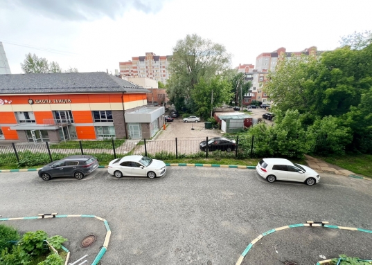 Адрес: ул. Декабристов, дом 89В, Количество комнат: 2, Общая площадь: 60 м<sup>2</sup>, Жилая площадь: 27.5 м<sup>2</sup>, Площадь кухни: 16 м<sup>2</sup>, Этаж: 2/17, Тип дома: Кирпичный, Район: Московский