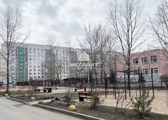 Адрес: ул. Фатыха Амирхана, дом 21, Количество комнат: 1, Общая площадь: 42 м<sup>2</sup>, Жилая площадь: 19 м<sup>2</sup>, Площадь кухни: 10 м<sup>2</sup>, Этаж: 8/10, Тип дома: Кирпичный, Район: Ново-Савиновский
