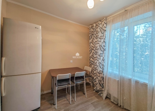 Адрес: ул. Адоратского, дом 27б, Количество комнат: 1, Общая площадь: 33 м<sup>2</sup>, Жилая площадь: 16 м<sup>2</sup>, Площадь кухни: 8 м<sup>2</sup>, Этаж: 4/9, Тип дома: Панельный, Район: Ново-Савиновский