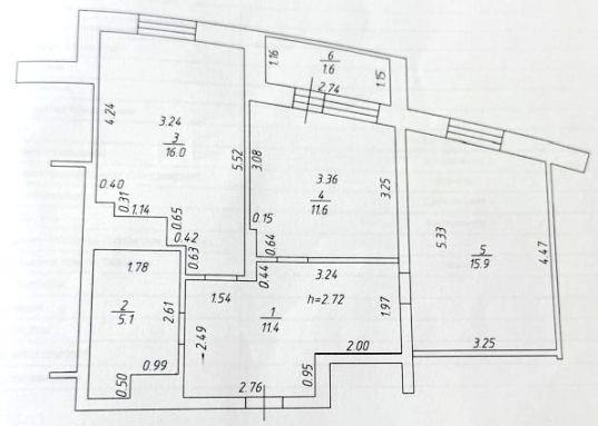 В продаже 2-комнатная квартира 60 кв.м. в кирпичном доме 2013 года постройки.<br />Чистая, светлая, уютная квартира расположена на 2 этаже 17-этажного кирпичного дома в Московском районе по адресу ул. Декабристов, 89В.<br /><br />До центра города 5 минут на машине, до станций метро «Козья слобода» и «Яшьлек» 10 мин пешком.<br /><br /><strong>О квартире:</strong><br />- комнаты 15,9 и 11,6 кв.м.<br />- просторная кухня правильной формы со встроенным гарнитуром и техникой 16 кв.м.<br />- санузел совмещен в кафеле, установлен водонагреватель, стиральная машина<br />- лоджия обшита и застеклена<br />- в квартире хороший ремонт в светлых тонах.<br /><br /><strong>О доме:</strong><br />- дом 2013 года постройки<br />- закрытая территория<br />- наземная парковка<br /><br /><strong>Об инфраструктуре:</strong><br />- остановка общественного транспорта в 2-х минутах ходьбы<br />- рядом гимназия №12, школа №135, три детских сада<br />- в шаговой доступности ТРЦ "Тандем", множество магазинов, ДК Химиков и «Сосновая Роща»<br /><br /><strong>О документах:</strong><br />- один взрослый собственник<br />- более 5 лет в собственности<br />- квартира без долгов и обременений<br />- проходит по ипотеке<br />- свободна от проживания.<br /><br /><br />Рядом находятся улицы: М.