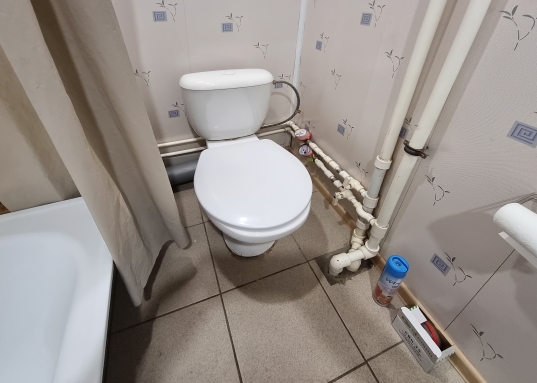 Кирпичный дом,, чистый подьезд.<br /><br />МЫ ПРОВЕРИЛИ КВАРТИРУ ,ЧТО В НЕЙ ВСЁ ХОРОШО,СОБСТВЕННИК НАДЁЖНЫЙ.<br /><br />ФОТОГРАФИИ НАСТОЯЩИЕ- МЫ ИХ СДЕЛАЛИ САМИ.<br /><br />Чистая и опрятная квартира, из техники мини-холодильник, СВЧ, стиральная машина, из мебели двуспальная кровать, шкаф, письменный стол, комод, стулья, шкаф в прихожей.<br /><br />В шаговой доступности станция метро "Аметьево", продуктовые магазины, поликлиника, аптеки, садики, кооперативный институт, сквер имени Карбышева для прогулок и иные объекты инфраструктуры.