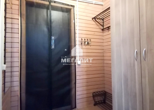 На участке расположены баня, дровница, два хоз., блока, беседка.