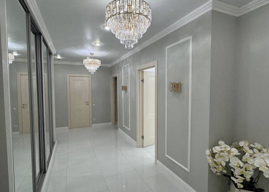 Так же продумана система хранения вещей в  холле, спальне и детской комнате.