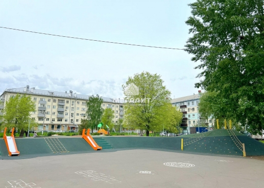 <strong>В продаже уютная 2-х комнатная квартира возле метро "Яшьлек"!</strong><br /><br />Квартира находится в Московском районе Казани по адресу: ул. Волгоградская, д.10, в 2-х минутах ходьбы от метро.<br />Кирпичный дом, квартира очень теплая и светлая.