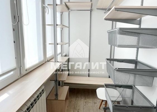 Адрес: ул. Зои Космодемьянской, дом 17, Количество комнат: 4, Общая площадь: 219.5 м<sup>2</sup>, Жилая площадь: 105 м<sup>2</sup>, Площадь кухни: 20 м<sup>2</sup>, Этаж: 2/6, Тип дома: Кирпичный, Район: Вахитовский