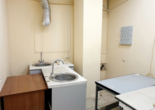 Подойдет под офис , производство, склад ,(возможна перепланировка).