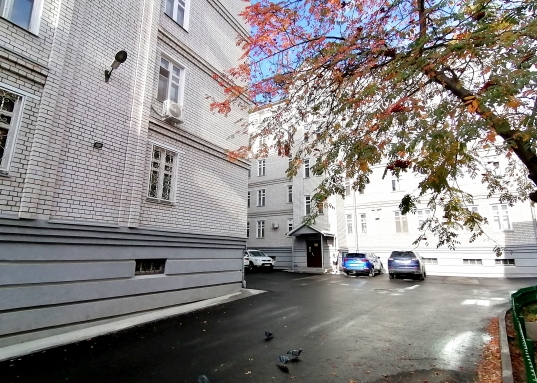 Адрес: ул. Бутлерова, дом 20, Количество комнат: 4, Общая площадь: 151.5 м<sup>2</sup>, Жилая площадь: 83.4 м<sup>2</sup>, Площадь кухни: 22.2 м<sup>2</sup>, Этаж: 3/5, Тип дома: Кирпичный, Район: Вахитовский