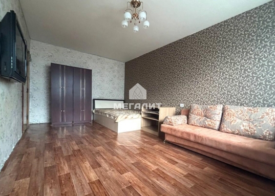 Квартира готова к комфортному проживанию:
- Остаются некоторые предметы мебели
- Балкон застеклён
- Установлены современные пластиковые окна

 Рядом расположены популярные места отдыха:
- Стадион
- Плавательный бассейн «Ракета»
- Дворец культуры имени Саид-Галиева
- Озеро и пляж «Комсомольское»
- Парк, скверы

Развитая инфраструктура: В пешей доступности находятся медицинские учреждения, образовательные заведения (школы, детские сады), торговые площадки и многое другое.