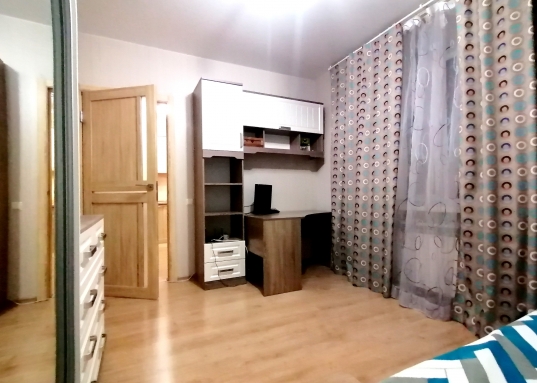 Квартира полностью готова к проживанию, сделан современный ремонт в спокойных пастельных тонах.