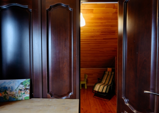 Организован спуск на воду для катера.<br />В 100 метрах от дома благоустроен родник с вкуснейшей водой, сразу за которым можно прогуляться по лесу.<br /><br /><br /><span style="text-decoration:underline;"><strong>Юридические аспекты:</strong></span><br /><br />Единственный собственник, без залогов и обременений.<br />Все документ готовы для сделки, а дом - для новоселья!<br />​​​​​​​Возможен обмен, торг.<br /><br />​​​​​<br /><br /><em>Приобретая этот дом, Вы приобретаете не просто стены - Вы получаете стиль жизни, наполненный умиротворением, гармонией и счастливым временем, проведенным с близкими людьми.</em><br /><br />Рядом находятся: Верхний Услон, Нижний Услон, Ключищи, Печищи, Моркваши, Октябрьский, Никольское<br /><br /><p><strong>С уважением, ваш гид в мире недвижимости, Шахимарданова Гузель.</strong></p><p><strong>АН «МЕГАЛИТ» основано в 2004 году.