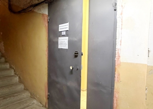 Доступные помещения на 2 этаже : 72 кв.м., 35,1 кв.м., 20,1 кв.м. Стоимость аренды за 1 кв.м. площади 400 руб/месяц

В помещении 72 кв.м. есть мокрая точка  и принудительная вентиляция (ранее использовалось под лабораторию) 
  
Рядом находятся: Арбузова, Халитова, Губкина, Зур Урам, проспект Мира.