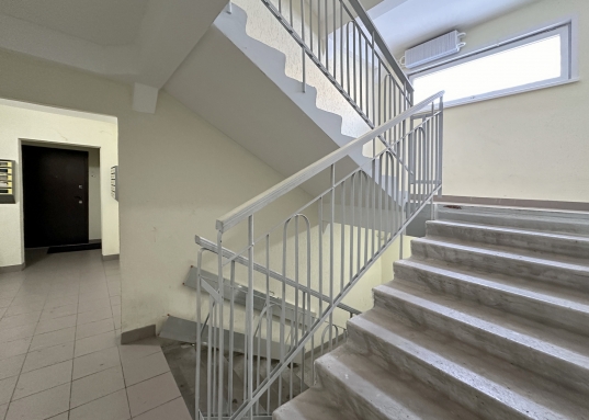 Адрес: ул. Октябрьская, дом 34, Количество комнат: 1, Общая площадь: 33 м<sup>2</sup>, Жилая площадь: 18 м<sup>2</sup>, Площадь кухни: 9 м<sup>2</sup>, Этаж: 4/10, Тип дома: Кирпичный