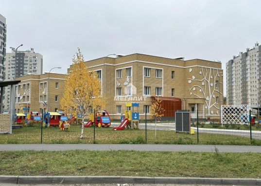 В шаговой доступности есть даже крытый теннисный корт!<br /><br />3.