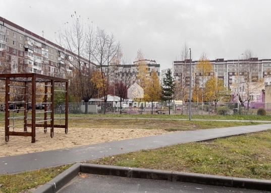 Предлагаем снять в аренду замечательную двухкомнатную квартиру по адресу Советский район, улица Проспект Победы, дом 152, на 3 этаже 16 этажного дома.