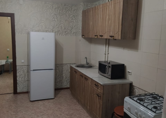 Квартира очень комфортная и уютная, общей площадью 52 кв. м, с большой лоджией.