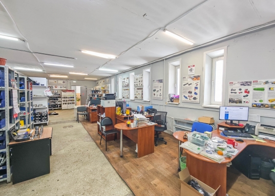 Офис и склад на 1м этаже.