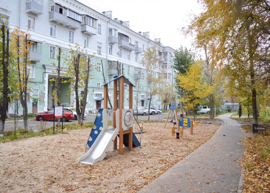 Купить трехкомнатную сталинку возле метро "Авиастроительная"