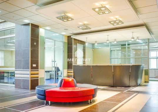 Имеется собственная трансформаторная подстанция с двумя трансформаторами мощностью 1000 кВт каждый, автоматическая телефонная станция «Alcatel», а также серверное оборудование и компьютерная сеть.<br /><br />• Мощная установка централизованной приточно-вытяжной вентиляции с системами рекуперации и фильтрации обеспечивает круглосуточный обмен воздуха в помещениях.<br /><br />• Система кондиционирования всех помещений с поддержкой индивидуального микроклимата.<br /><br />• Для отопления помещений и подготовки горячей воды здание оборудовано собственным тепловым пунктом, подключенным к городским сетям теплоснабжения.<br /><br />• Лифт фирмы KONE грузоподъемностью 630 кг, с пятью посадочными площадками на этажах и в цоколе здания.<br /><br />• Для обеспечения безопасности здание оборудовано системами видеонаблюдения, контроля доступа, охранно-пожарной сигнализацией, системой пожаротушения и дымоудаления.<br /><br /><strong>Данный объект полностью готов к эксплуатации и с нетерпением ждет новых владельцев, чтобы на деле подтвердить свои уникальные преимущества.</strong><br /><br />Стоимость продажи:  980 млн.руб.