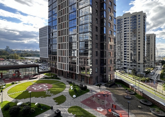 <strong>Высота потолков 3 метра</strong>.<br />4.