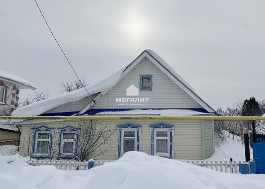 постройки, теплица.<br />Высажены плодоносящие деревья и кустарники.<br /><br />О ДОКУМЕНТАХ:<br />Документы проверены на юр.