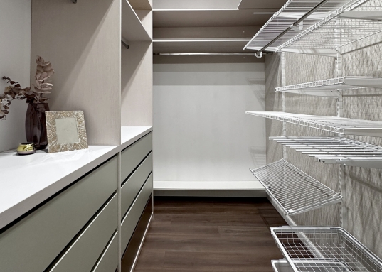 Собственная управляющая компания, консьерж сервис, рум сервис.