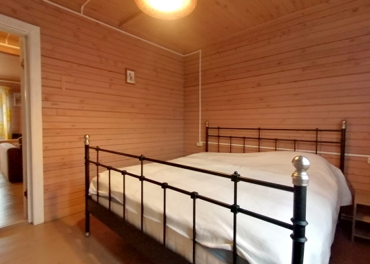 Продуманный до мелочей, очень теплый, построенный из экологически чистого материала.