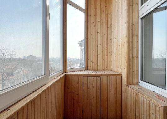 Адрес: ул. Тунакова, дом 47, Количество комнат: 3, Общая площадь: 96.8 м<sup>2</sup>, Жилая площадь: 60.5 м<sup>2</sup>, Площадь кухни: 8.5 м<sup>2</sup>, Этаж: 5/5