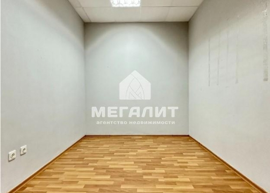 Светлый офис состоит из 3-х кабинетов и собственного сан.узла.