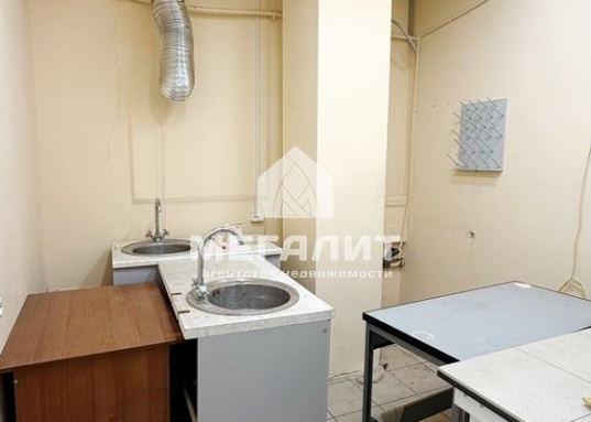 Подойдет под офис , производство, склад ,(возможна перепланировка).