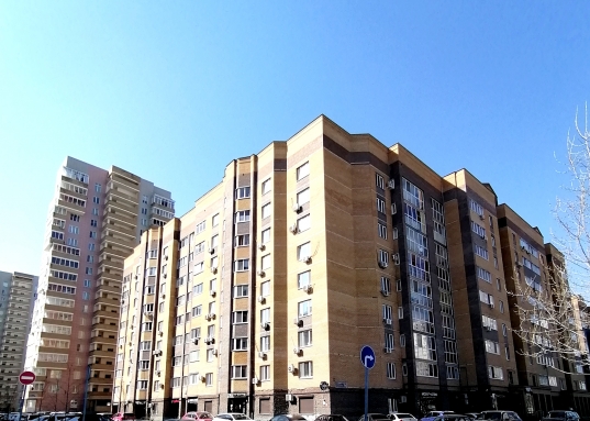 <strong>     Предлагаю купить просторную трехкомнатную квартиру в центре Ново-Савиновского района по ул. Чистопольская, д. 74.<br /></strong><br />      Квартира без обременений и ограничений, свободная от проживания, один собственник.<br /><br />      Расположена квартира на втором этаже кирпичного дома 2008г. постройки.