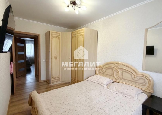 Адрес: ул. Ибрагимова пр-кт, дом 81, Количество комнат: 3, Общая площадь: 59.6 м<sup>2</sup>, Жилая площадь: 42 м<sup>2</sup>, Площадь кухни: 6 м<sup>2</sup>, Этаж: 4/5, Тип дома: Панельный, Район: Ново-Савиновский