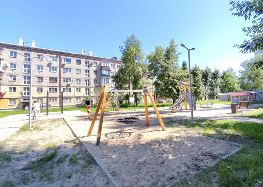 Адрес: ул. Серп и Молот, дом 24, Количество комнат: 2, Общая площадь: 36 м<sup>2</sup>, Жилая площадь: 21.7 м<sup>2</sup>, Площадь кухни: 6.5 м<sup>2</sup>, Этаж: 4/5, Тип дома: Кирпичный