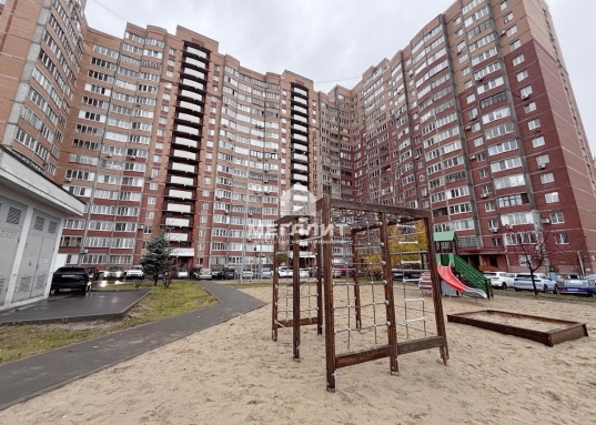 Хорошая двухкомнатная напротив ТЦ Мега