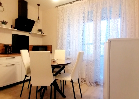 Адрес: ул. Петра Полушкина, дом 4, Количество комнат: 1, Общая площадь: 37 м<sup>2</sup>, Жилая площадь: 18 м<sup>2</sup>, Площадь кухни: 10 м<sup>2</sup>, Этаж: 6/17, Тип дома: Кирпичный, Район: Советский