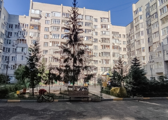Новая техника: холодильник, стиральная машина, пылесос, микроволновка, тостер.<br />Комната 19 кв.м, кухня 11 кв.м, просторный санузел, 2 застекленные лоджии.<br />Рядом улицы: Сибгата Хакима, Амирхана, Адоратского, Ямашева, Гаврилова, Нигматуллина.<br />Сдается семейной паре без детей и животных на долгий срок.