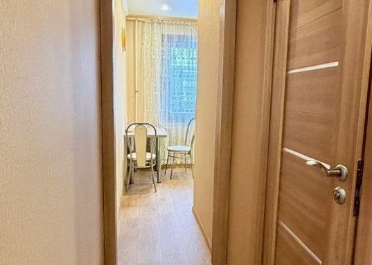 Главный плюс месторасположения - близость к станции метро "Козья слобода" , 5 мин пешком.
В квартира выполнен качественный свежий ремонт в выдержанных светлых тонах , что создает теплую атмосферу уюта.