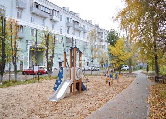 Купить трехкомнатную сталинку возле метро "Авиастроительная"