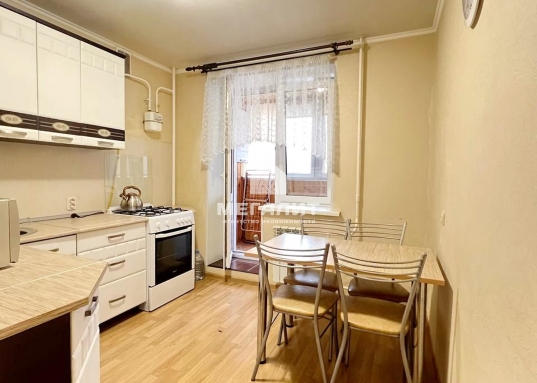 Адрес: ул. Спартаковская, дом 165, Количество комнат: 1, Общая площадь: 36 м<sup>2</sup>, Жилая площадь: 18 м<sup>2</sup>, Площадь кухни: 10 м<sup>2</sup>, Этаж: 3/10, Тип дома: Кирпичный, Район: Приволжский