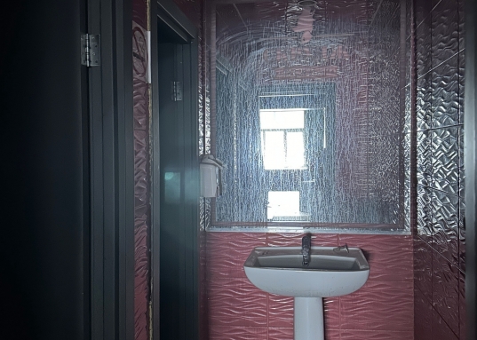 Сдаю в долгосрочную аренду готовое помещение под ресторан, кафе, караоке, шоурум, магазин, салон красоты и т.д.<br /><br />Помещение площадью 146,2 кв.м. расположено на 1-ом этаже бизнес-центра "Астор-Офис", находящегося в Вахитовском районе г. Казани по адресу ул. Островского, д. 79.<br />5 минут до ст.