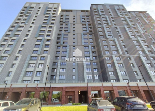 Квартира находится по улице Назиба Жиганова 2А, рядом с торговым центром Мега.<br /><br />​​​​​​​<strong>Однокомнатная квартира</strong> на 8 этаже 19-этажного дома площадью 29,80 кв.м. с просторной кухней 8,92 кв.м. Квартира <strong>в предчистовой отделке</strong>, что <strong>дает возможность</strong> новым владельцам <strong>воплотить свои дизайнерские идеи</strong>.<br /><br />Жителям дома предоставляются наземные и подземные парковки,"двор без машин", закрытая территория, детские и спортивные площадки, круглосуточная охрана и видеонаблюдение. Система IP-домофонии с вызывной панелью и со встроенной камерой поддерживает функцию Face-ID.