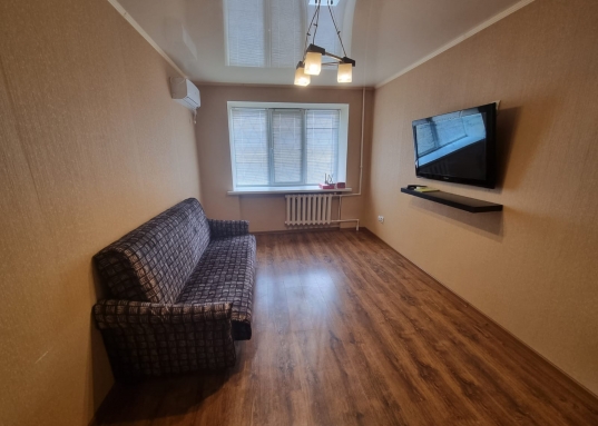 Адрес: ул. Декабристов, дом 103, Количество комнат: 1, Общая площадь: 35 м<sup>2</sup>, Жилая площадь: 18 м<sup>2</sup>, Площадь кухни: 6 м<sup>2</sup>, Этаж: 2/5, Тип дома: Кирпичный, Район: Московский