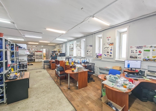 Офис и склад на 1м этаже.